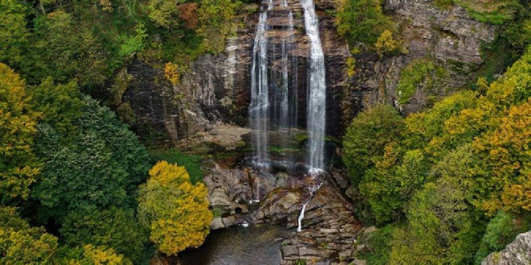 Fay kırığının mucizevi sonucu: Suuçtu Şelalesi! Sonbahar renklerine büründü: Akın akın ziyaretçileri ağırlıyor 1